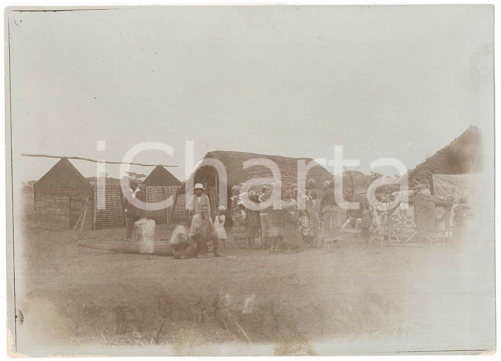 1935 ca CONGO BELGE Village indigène - Exposition tapis et tissus *Photo 18x13 Fotografia originale d'epoca. FAIR/discreto piccole mancanze di pellicola agli angoli Formato: 18x13 cm originale e autentica 1