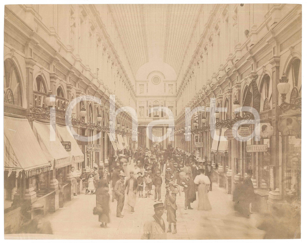 1910 ca BRUXELLES Galeries royales Saint-Hubert - RARE photo ANIMEE 27x22 cm  Fotografia originale d'epoca, seriale, su carta sottile.Didascalia al lato inferiore. GOOD/buono lievi increspature Formato: 27x22 cm originale e autentica 1