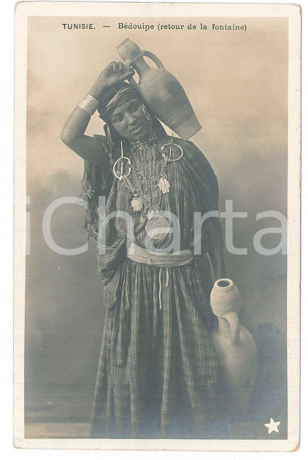 1900 ca TUNISIE - AFRIQUE Bédouine - Retour de la fontaine - Carte postale FP NV  Cartolina d'epoca, non viaggiata. FAIR/discreto Lievi smussature agli angoli Formato: 14x9 originale e autentica 1