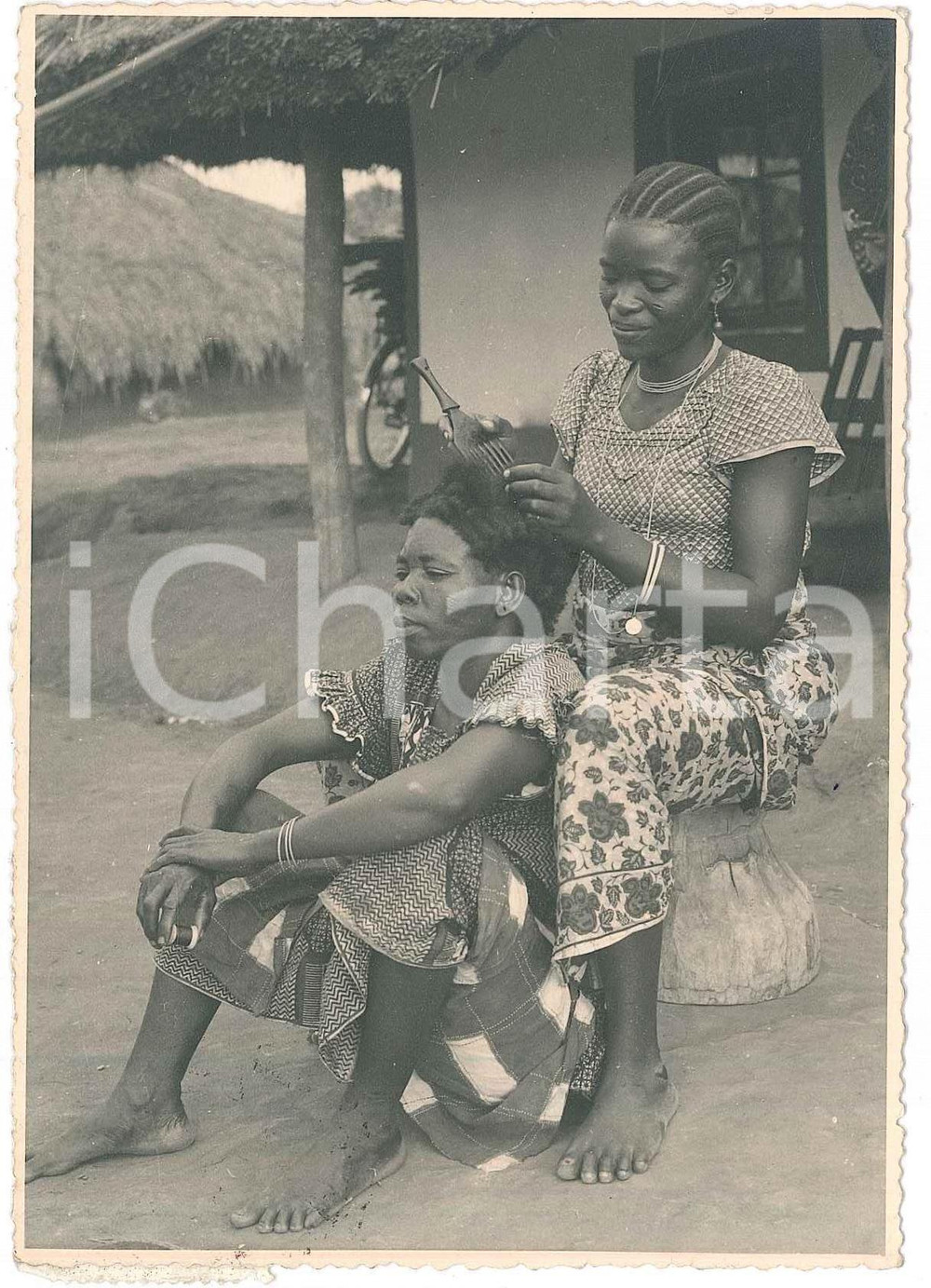 1958 BELGIAN CONGO Woman combing her friend - Postcard FG VG  Cartolina d'epoca, viaggiata. FAIR/discreto Lievi smussature agli angoli Formato: 10x14 originale e autentica 1