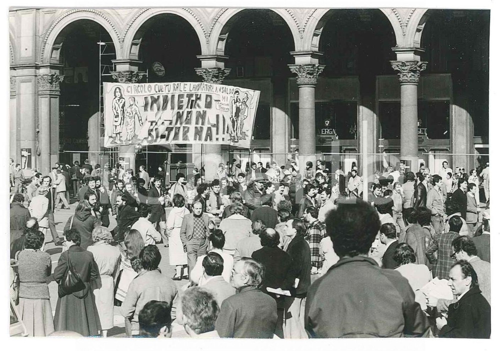 1981 MILANO Piazza Duomo - Sciopero CGIL CISL UIL - Lavoratori *Foto (2) 12x8 cm Fotografia originale. GOOD/buono  Formato: 12x8 cm originale e autentica 1