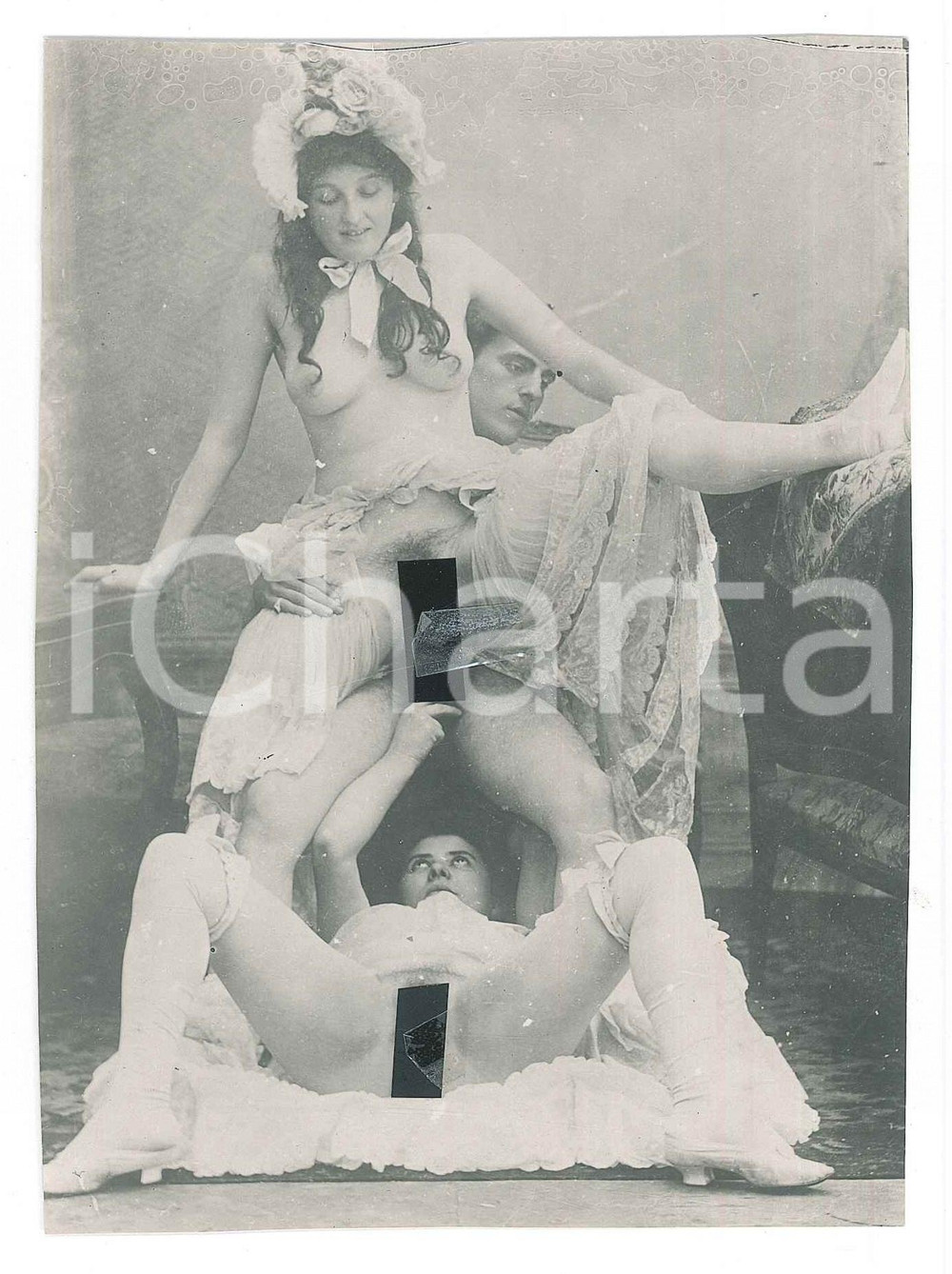 1910 ca VINTAGE EROTIC Threesome - Women in lingerie ^PORN Photo 11x15 cm Fotografia originale d'epoca.  GOOD/buono ma lievi difetti di stampa Formato: 11x15 cm originale e autentica 1