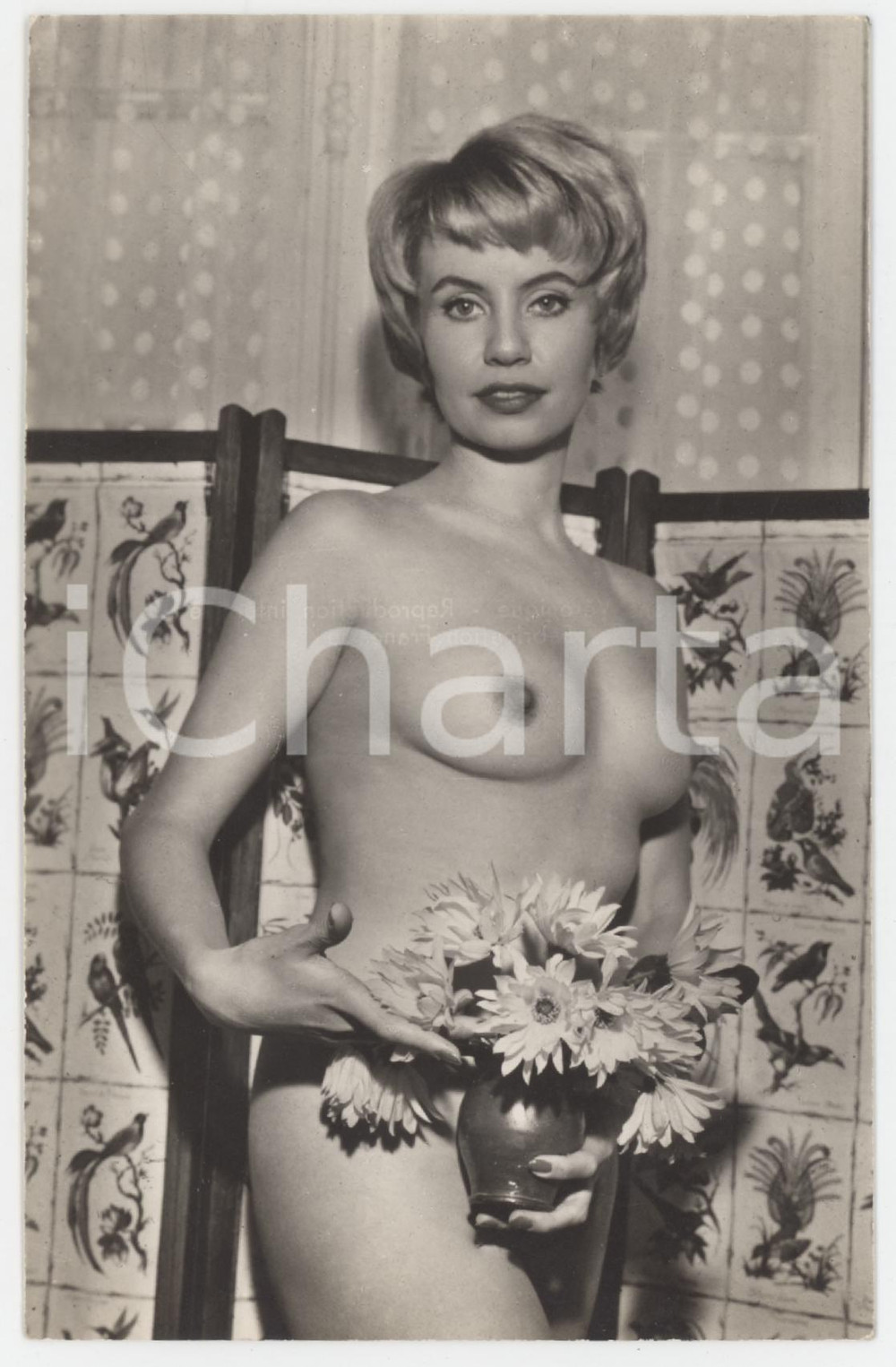 1965 ca EROTICA VINTAGE Nude girl with flowers - Postcard FP NV Cartolina postale non viaggiata.  FAIR/discreto Lievi smussature agli angoli Formato: 8x14  cm originale e autentica 1