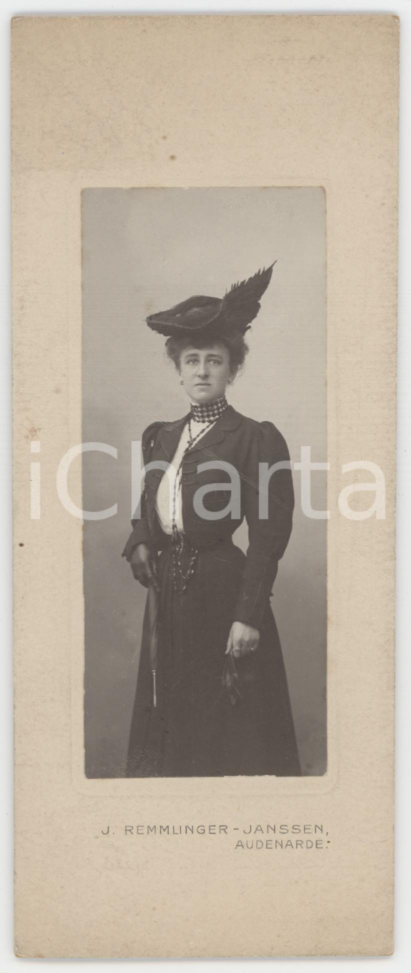 1905 ca OOUDENARDE (B) Portrait de femme *Photo J. REMMLINGER-JANSSEN Fotografia d'epoca, su cartoncino rigido.  GOOD/buono  Formato: 6x16 cm originale e autentica 1