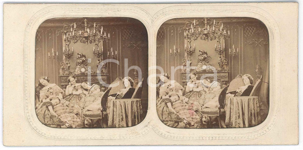1890 ca FRANCE - Giovani donne addormentate in salotto - Foto stereoscopica Fotografia stereoscopica d'epoca, su cartoncino rigido. GOOD/buono lieve macchia laterale Formato: 18x9 cm originale e autentica 1