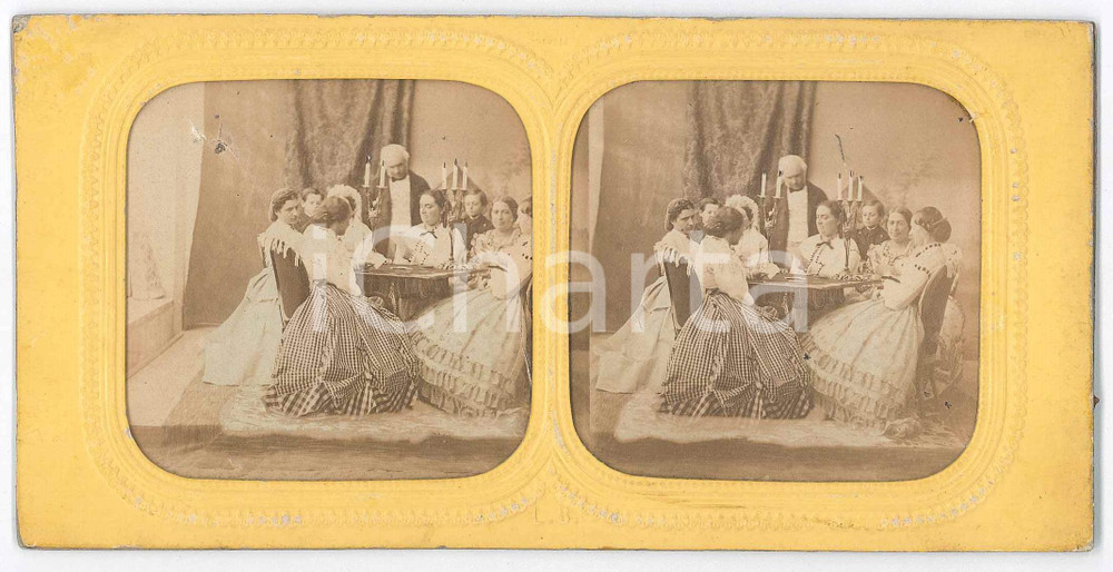1890 ca FRANCIA - COSTUME - Partita a carte tra donne *Foto stereoscopica Fotografia stereoscopica d'epoca, su cartoncino rigido. POOR/danneggiato taglio a una delle fotografie Formato: 18x9 cm originale e autentica 1