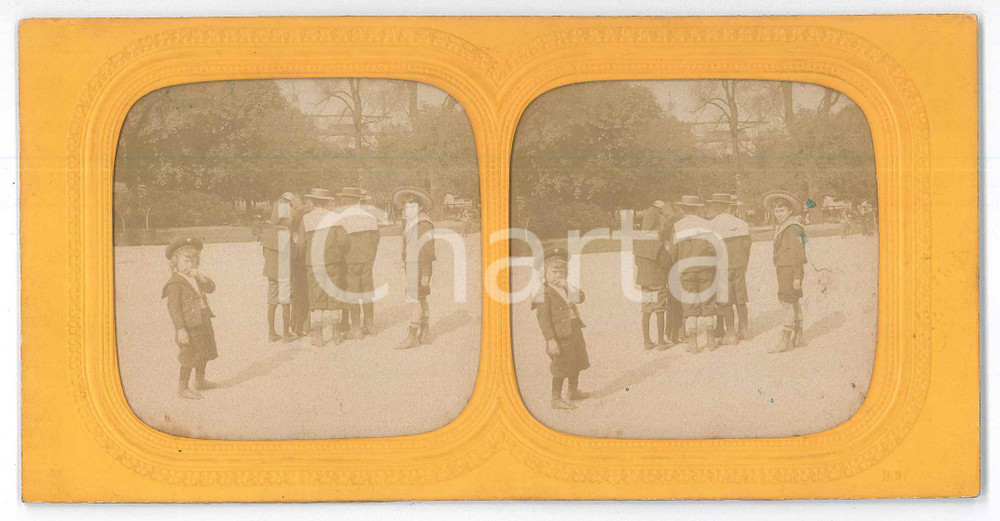 1890 ca FRANCIA - COSTUME Bambini al parco vestiti alla marinara *Stereoscopica Fotografia stereoscopica d'epoca, su cartoncino rigido. GOOD/buono  Formato: 18x9 cm originale e autentica 1