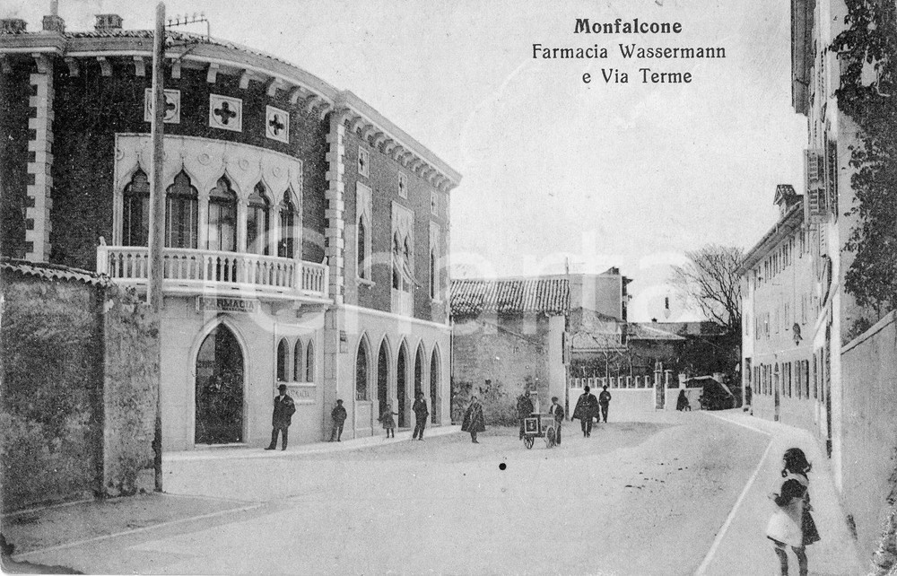 Cartolina originale da collezione 1912 MONFALCONE Farmacia Wassermann e Via Terme  Cartolina ANIMATA FP VG 1