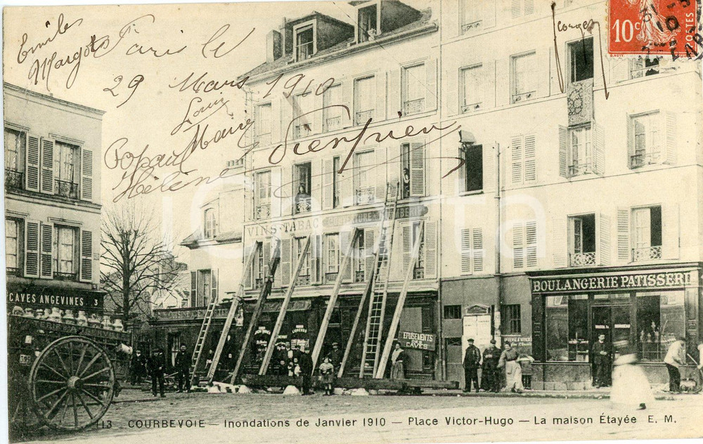 1910 CRUE DE LA SEINE - COURBEVOIE Place Victor Hugo - Maison Étayée - Postcard  Cartolina postale d'epoca, viaggiata.CONDIZIONI: FAIRFORMATO: FP    originale e autentica 1