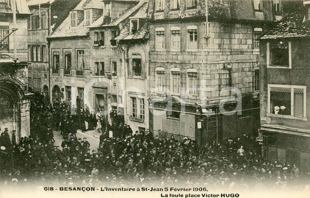 1906 BESANCON - QUERELLE DES INVENTAIRES Foule sur la place Victor Hugo POSTCARD  Cartolina postale d'epoca, non viaggiataCONDIZIONI: FFORMATO: FP    originale e autentica 1