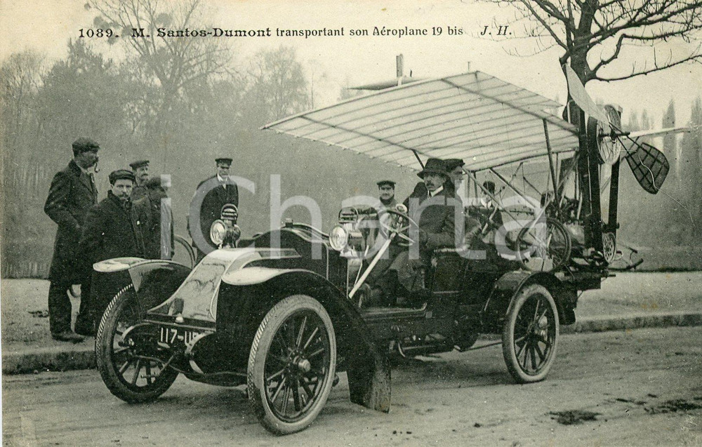 1910ca FRANCE Alberto SANTOS-DUMONT transportant son Aéroplane 19 bis - Postcard  Cartolina postale d'epoca, viaggiata.CONDIZIONI: FFORMATO: FP    originale e autentica 1