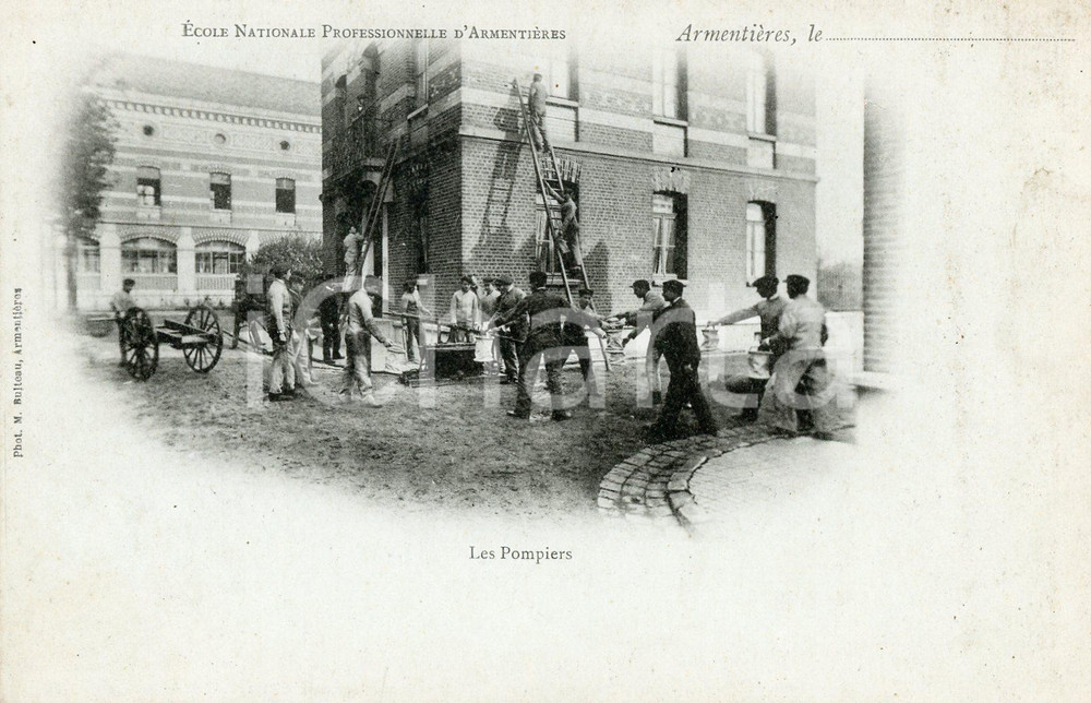 1900ca ARMENTIERES (F) Ecole Nationale Professionnelle - Les Pompiers CARTOLINA  Cartolina postale d'epoca, non viaggiata.CONDIZIONI:FFORMATO: FP    originale e autentica 1