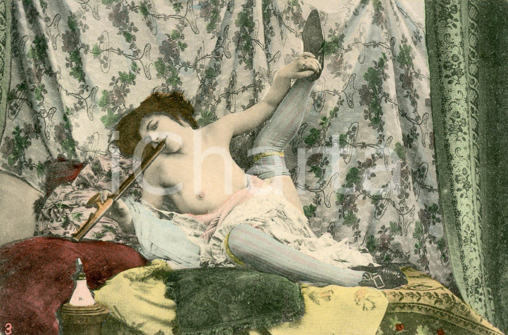 1900 ca EROTICA VINTAGE Half-naked woman lying down - Cartolina ILLUSTRATA FP  Cartolina postale d'epoca, a colori, viaggiata.CONDIZIONI: G (ma macchie al verso)FORMATO: FP    originale e autentica 1