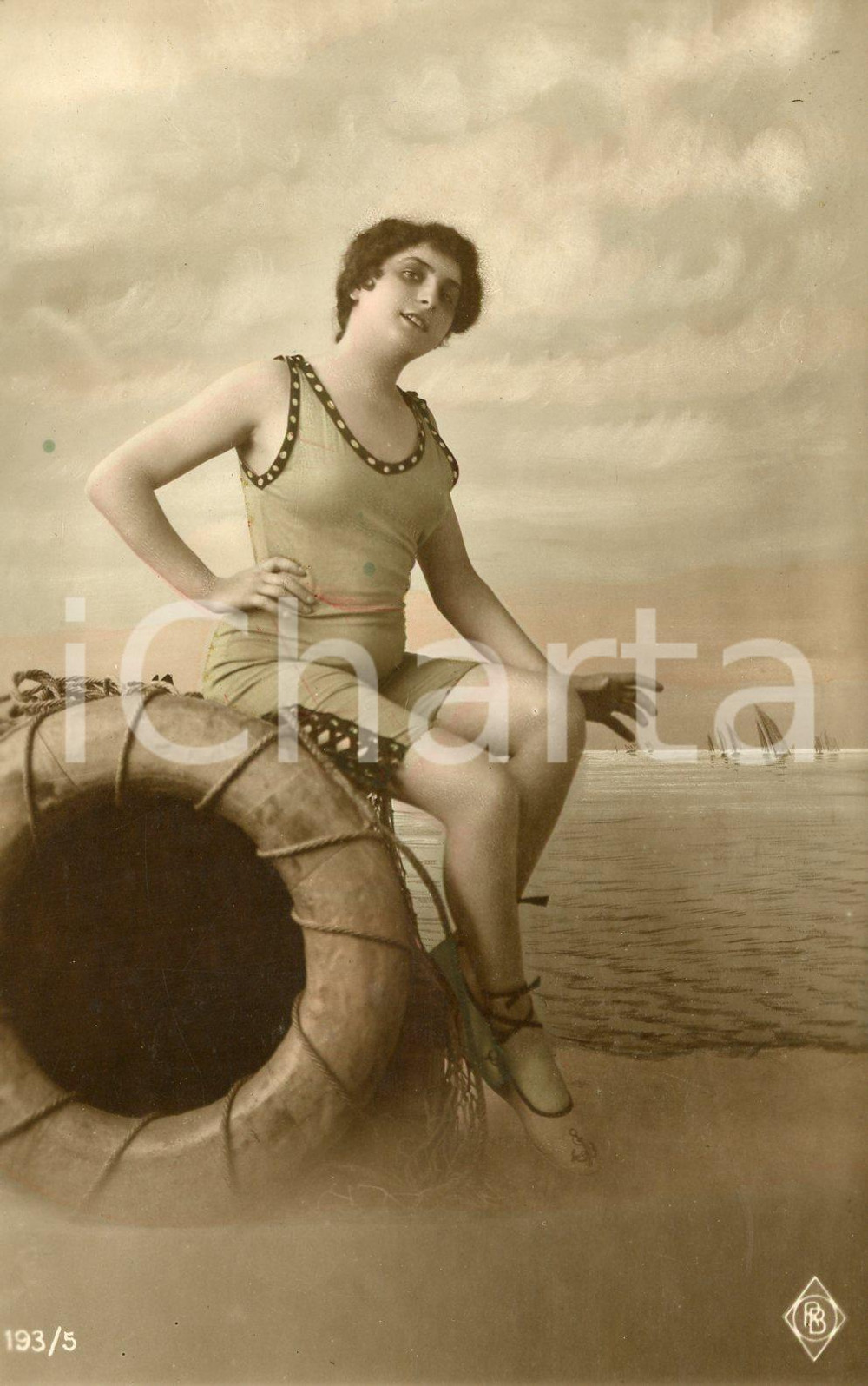 1919 BATHING BEAUTIES Woman in her swimsuit - Vintage postcard FP VG  Cartolina postale d'epoca, viaggiata.CONDIZIONI: GFORMATO: FP    originale e autentica 1