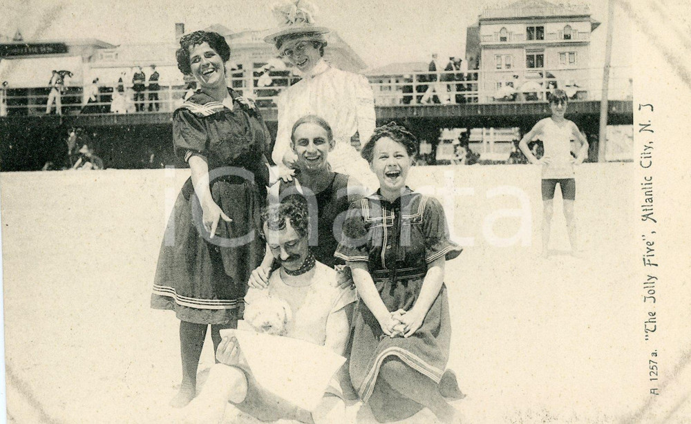 1905 ca ATLANTIC CITY, NEW JERSEY The Jolly Five - Friends at the sea - Postcard  Cartolina postale d'epoca, non viaggiata.CONDIZIONI: FFORMATO: FP    originale e autentica 1