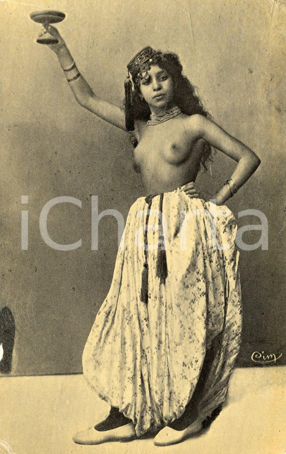 1910 ca AFRIQUE DU NORD - NU ETHNIQUE Type de femme - Vintage postcard FP NV  Cartolina postale d'epoca, viaggiata.CONDIZIONI: G (minimi ingiallimenti al lato destro)FORMATO: FP    originale e autentica 1