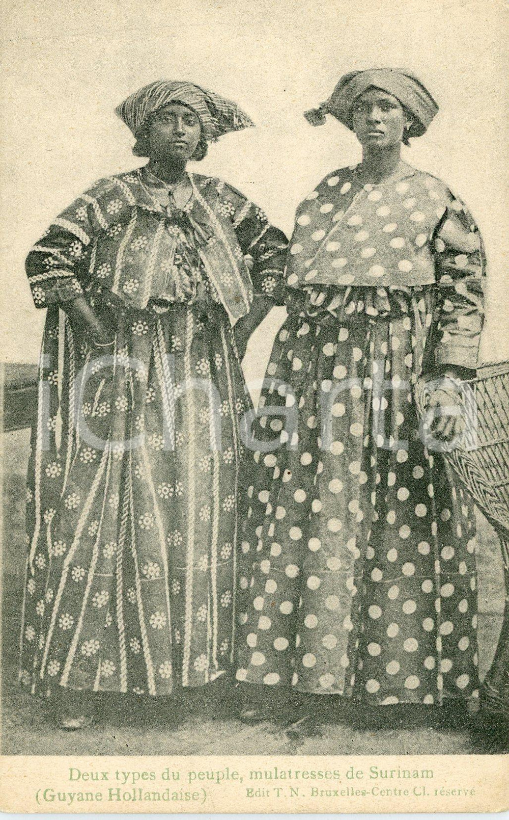 1910 ca GUYANE HOLLANDAISE Deux types du peuple, mulatresses de SURINAM Postcard  Cartolina postale d'epoca, viaggiata.CONDIZIONI: GFORMATO: FP    originale e autentica 1