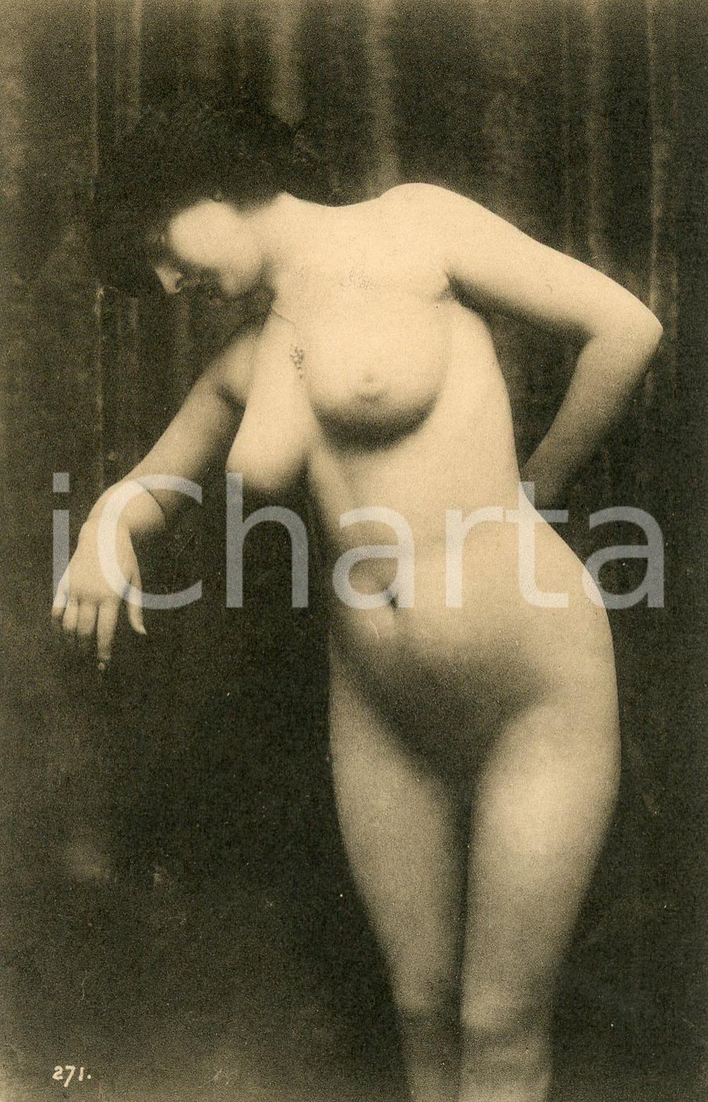1910 ca VINTAGE EROTIC Portrait of a nude woman with necklace - Postcard risque  Fotografia seriale d'epoca, in formato cartolina postale.CONDIZIONI: G FORMATO: FP    originale e autentica 1
