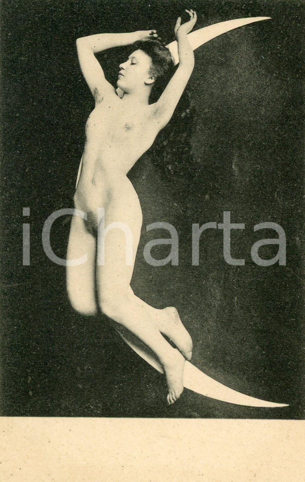 1910 ca VINTAGE EROTIC Full nude woman dancing with the moon - Postcard  Fotografia seriale d'epoca, in formato cartolina postale.CONDIZIONI: G FORMATO: FP    originale e autentica 1