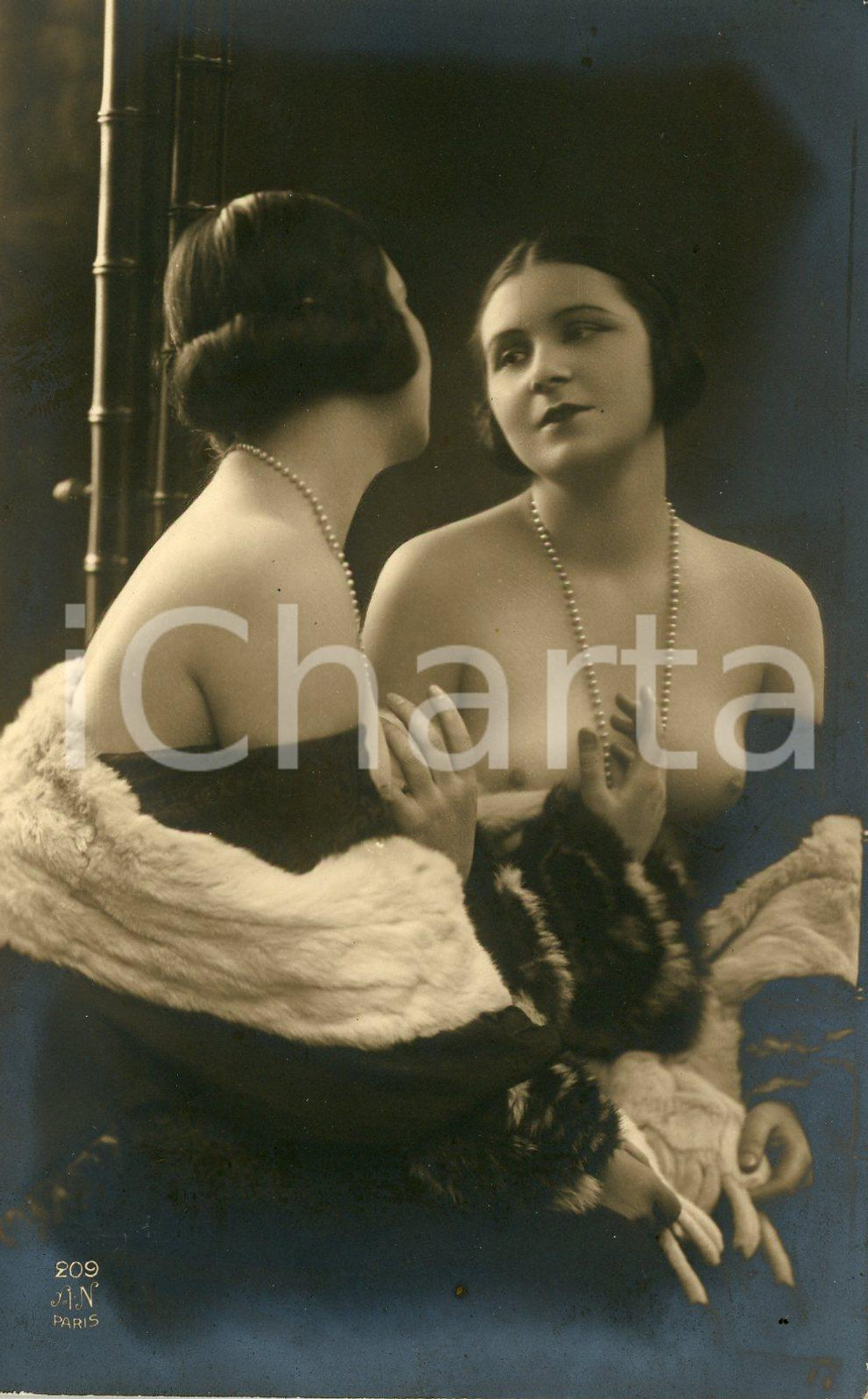 1910 ca VINTAGE EROTIC Woman at the mirror in a fur coat *Postcard topless  Fotografia seriale d'epoca.EDITORE: AN n&deg; 209CONDIZIONI: G FORMATO: 9x14 cm    originale e autentica 1