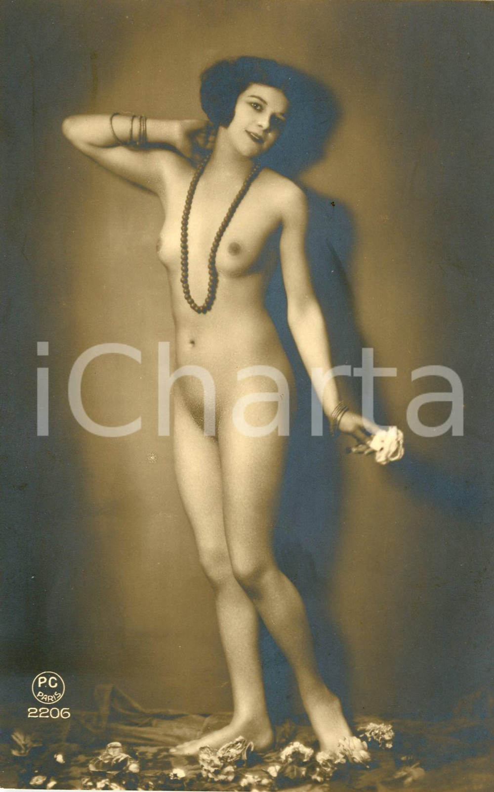 1910 ca VINTAGE EROTIC Nude woman with a long necklace - Postcard PC PARIS 2206  Fotografia seriale d'epoca, in formato cartolina.Editore PC Paris - Serie 2206CONDIZIONI: G FORMATO: FP    originale e autentica 1