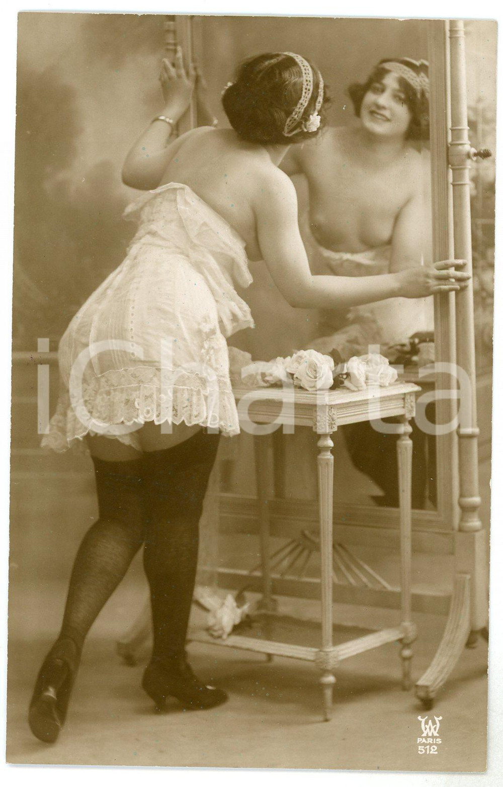 1910 ca VINTAGE EROTIC BOUDOIR Half-naked woman with in mirror *Postcard topless  Fotografia seriale d'epoca, in formato cartolina.CONDIZIONI: GFORMATO: FP    originale e autentica 1