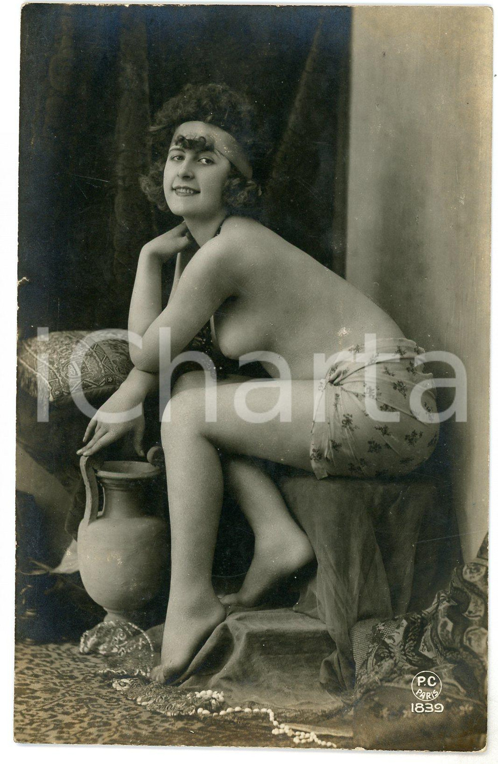 1910 ca VINTAGE EROTIC Nude woman with amphora - Postcard PC PARIS 1839  Fotografia seriale d'epoca, in formato cartolina.Editore PC Paris - Serie 1839CONDIZIONI: F FORMATO: FP    originale e autentica 1
