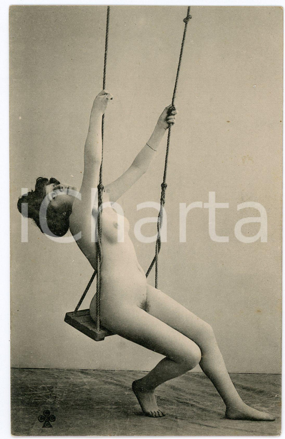 1910 ca VINTAGE EROTIC Nude woman on swing - Postcard risque  Fotografia seriale d'epoca, in formato cartolina.CONDIZIONI: FFORMATO: FP    originale e autentica 1