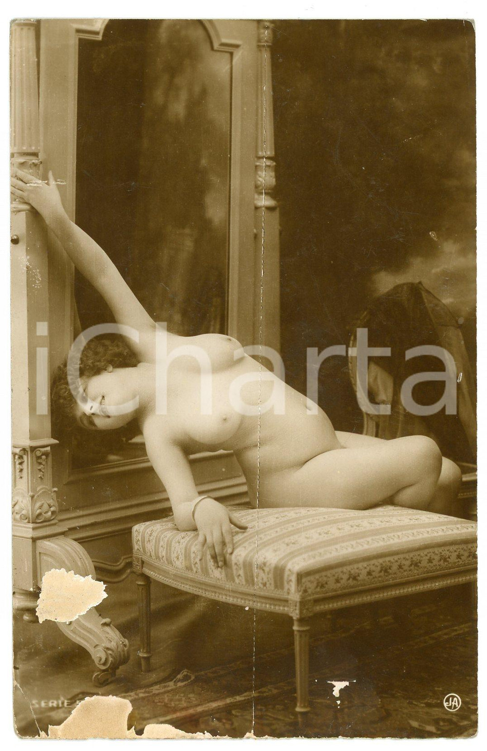 1910 ca VINTAGE EROTIC Reclining nude woman - Postcard JA PARIS - DANNEGGIATA  Fotografia seriale d'epoca, in formato cartolina.Editore JA, ParisCONDIZIONI: VERY POOR (estese abrasioni al verso e al recto, difetti di stampa)FORMATO: FP    originale e autentica 1