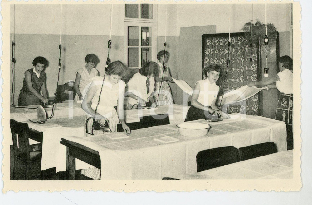 1930 ca ELISABETHVILLE Athénée Royal - Sections professionelle - Postcard FP NV  Cartolina postale d'epoca, non viaggiata. FAIR/discreto Lievi smussature agli angoli Formato: FP originale e autentica 1