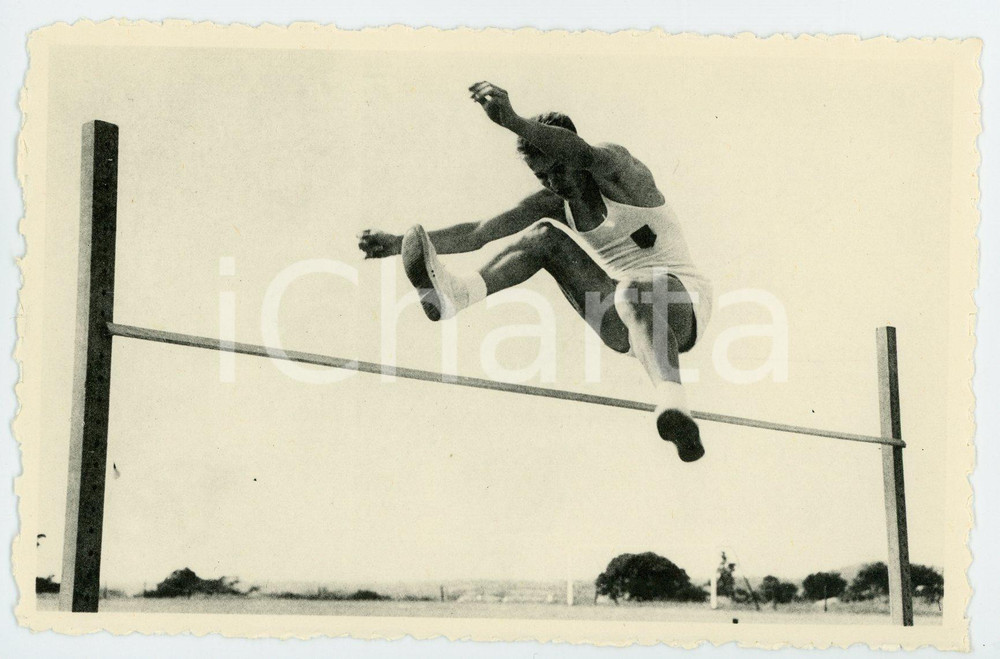 1930 ca ELISABETHVILLE Athénée Royal - Athlétisme - Postcard FP NV  Cartolina postale d'epoca, non viaggiata. FAIR/discreto Lievi smussature agli angoli Formato: FP originale e autentica 1