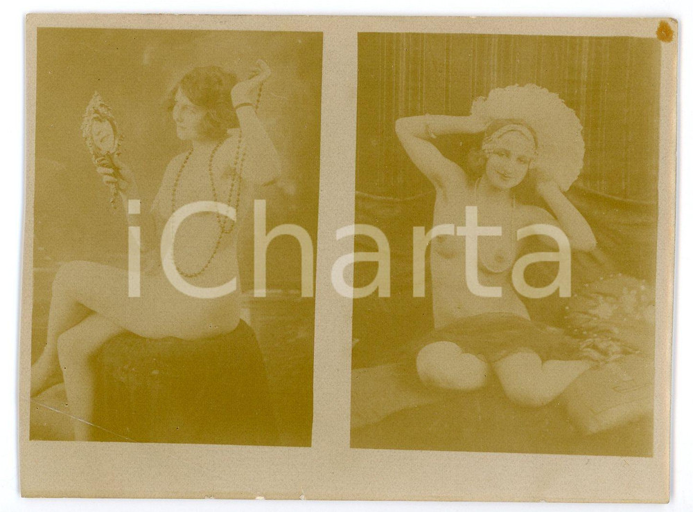 1900ca VINTAGE EROTIC Nude women with necklace and feather crown - Photo risque  Fotografia d'epoca composta da due immagini sviluppate sul medesimo supporto. CONDIZIONI: POOR (profonda piegatura all'angolo inferiore sinistro)FORMATO: 12 x 8 cm    originale e autentica 1