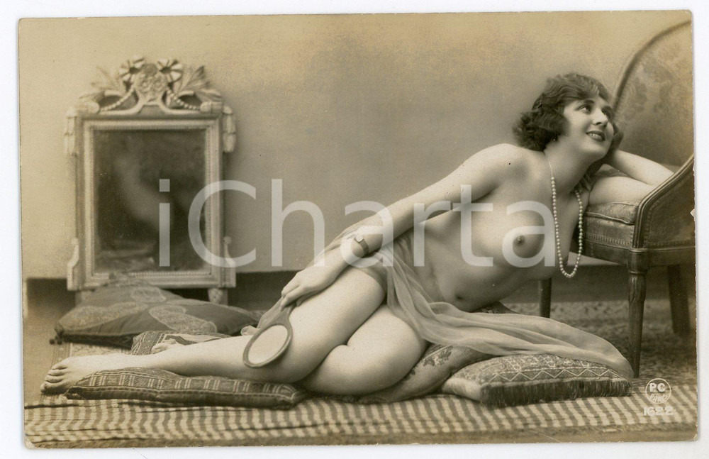 1910 ca VINTAGE EROTIC Nude woman with hand mirror - Postcard PC PARIS 1622  Fotografia seriale d'epoca, in formato cartolina.Editore PC Paris - Serie 1622CONDIZIONI: GFORMATO: FP    originale e autentica 1