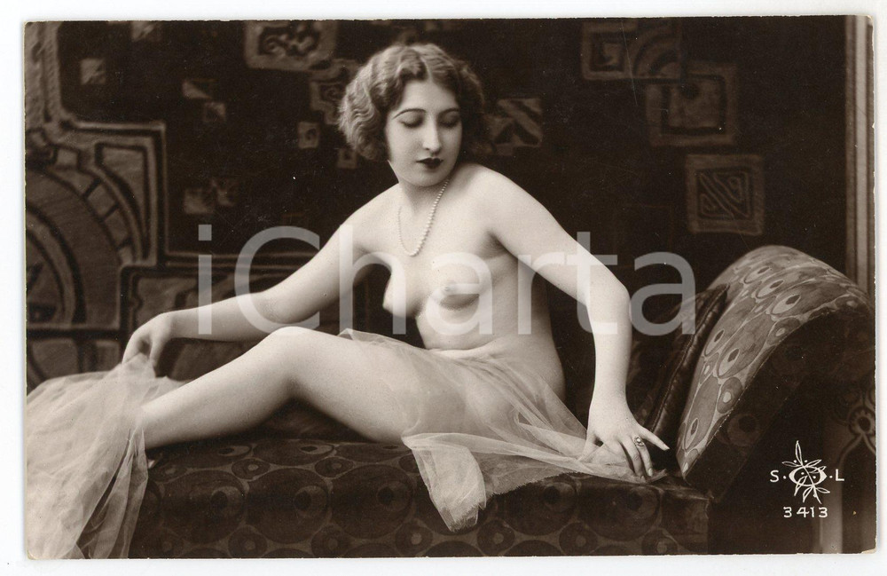 1910 ca VINTAGE EROTIC BOUDOIR Nude woman on a bed - Postcard risque S.O.L. 3413  Fotografia seriale d'epoca, in formato cartolina.Editore S.O.L. - n&deg; 3413CONDIZIONI: GFORMATO: FP    originale e autentica 1