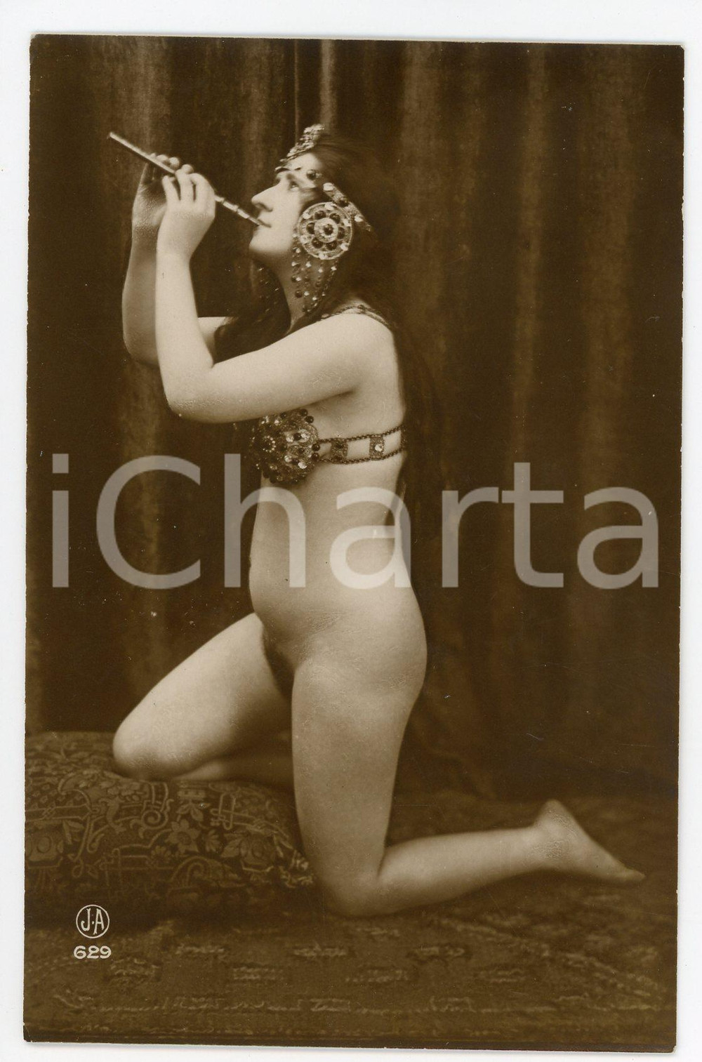 1910 ca VINTAGE EROTIC Half-naked woman playing the flute - Postcard risque  Fotografia seriale d'epoca, in formato cartolina.Editore Ja - n&deg; 629CONDIZIONI: GFORMATO: FP    originale e autentica 1