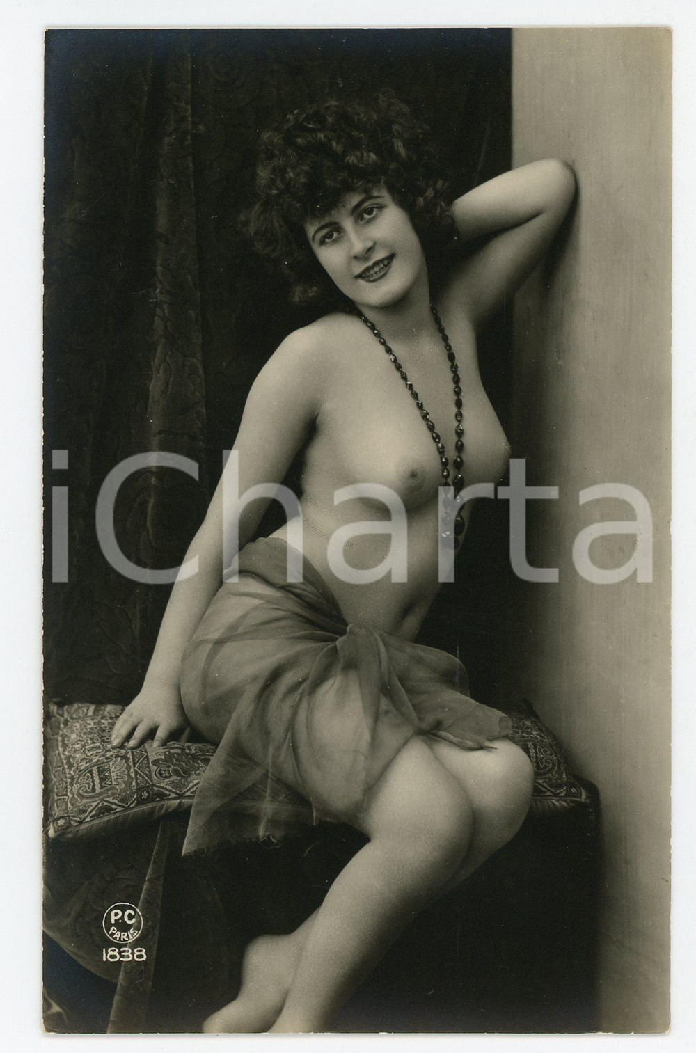 1910 ca VINTAGE EROTIC Half-naked woman with a necklace - Postcard topless  Fotografia seriale d'epoca, in formato cartolina.Editore PC Paris - Serie 1838CONDIZIONI: G FORMATO: FP    originale e autentica 1