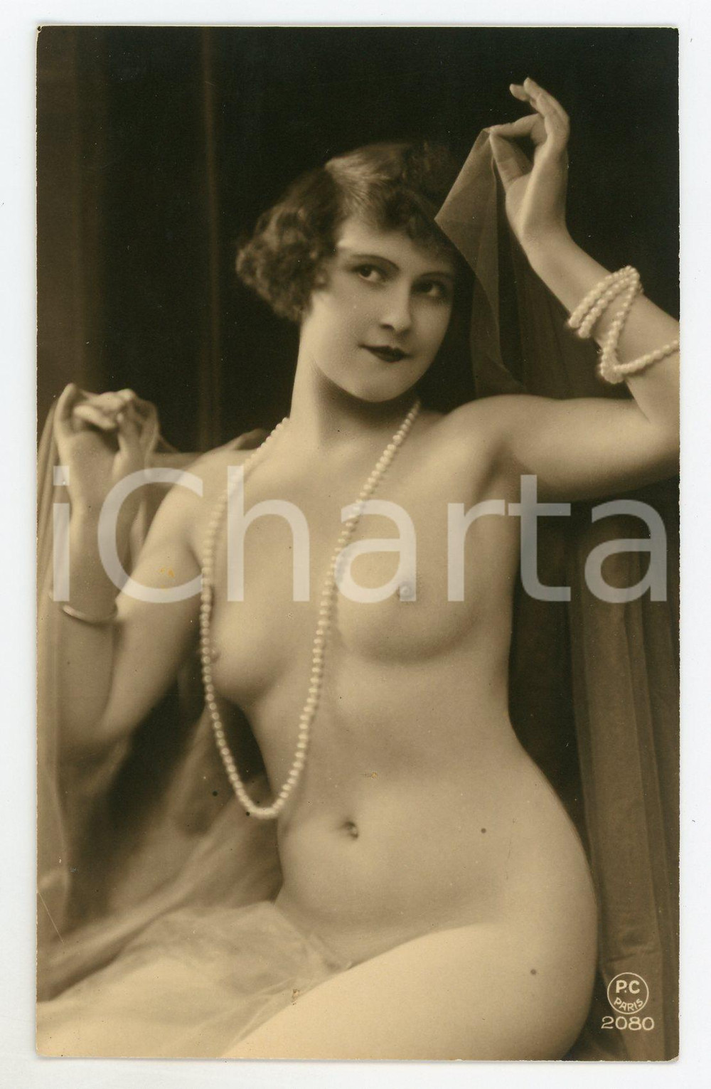 1910ca VINTAGE EROTIC Nude woman with veil and pearl jewelry - Postcard PC PARIS Fotografia seriale d'epoca, in formato cartolina.Editore PC Paris - Serie 2080CONDIZIONI: GFORMATO: FP    originale e autentica 1