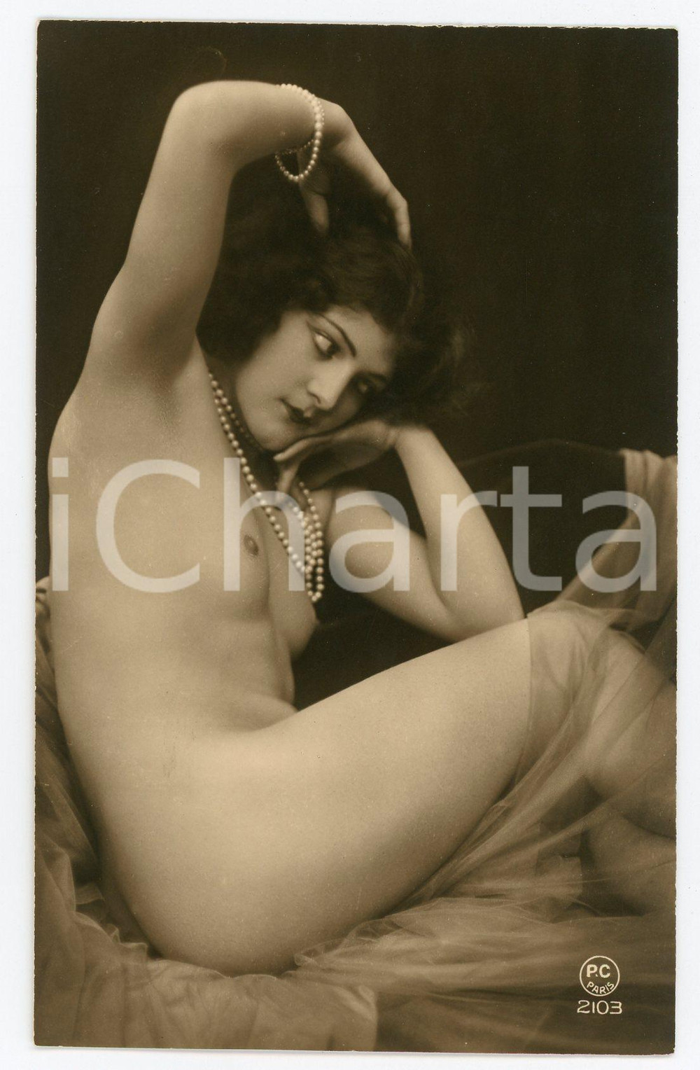 1910ca VINTAGE EROTIC Nude woman with veil and pearls - Postcard PC PARIS (1) Fotografia seriale d'epoca, in formato cartolina.Editore PC Paris - Serie 2103CONDIZIONI: GFORMATO: FP    originale e autentica 1