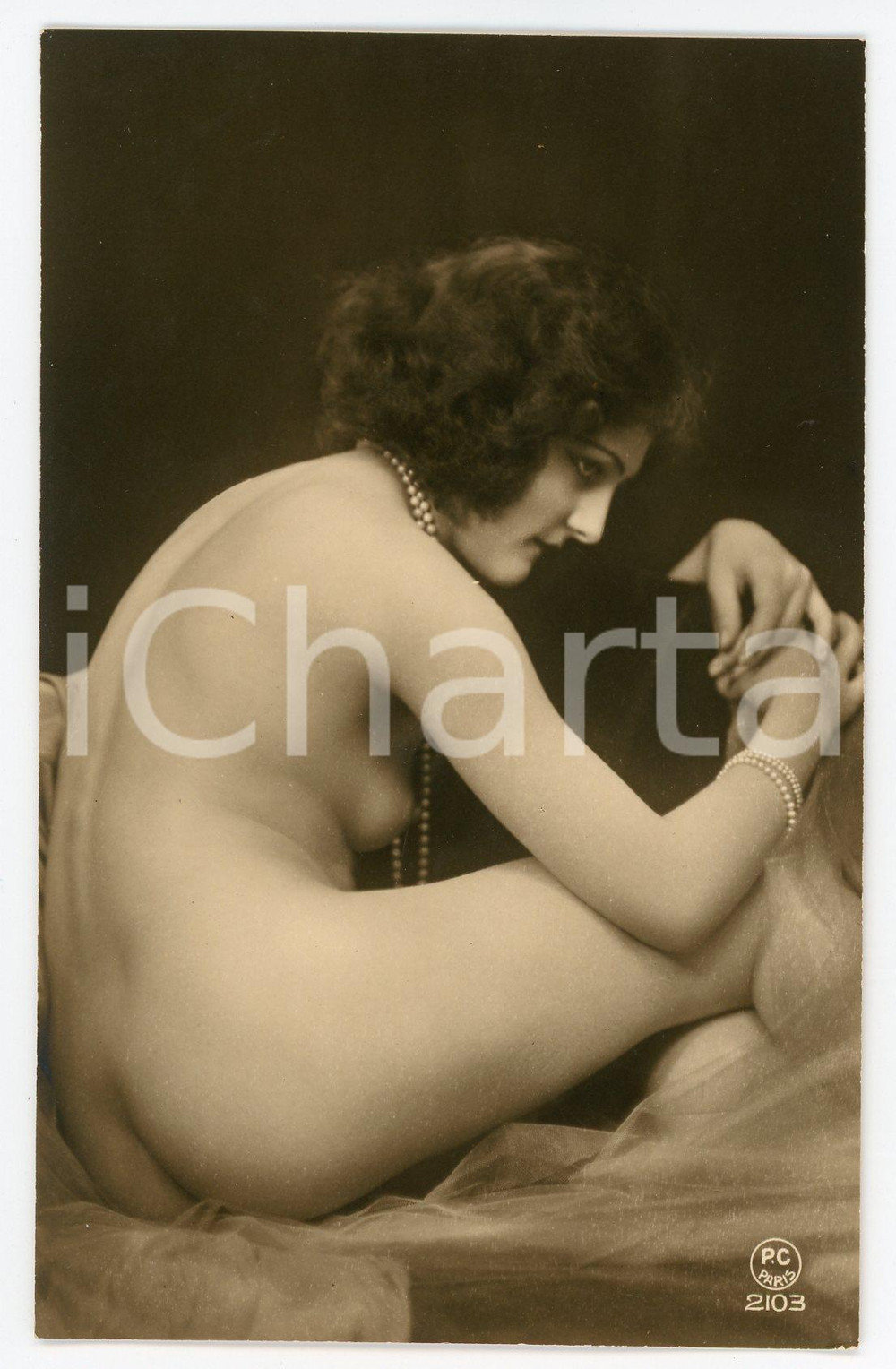 1910ca VINTAGE EROTIC Nude woman with veil and pearls - Postcard PC PARIS (4) Fotografia seriale d'epoca, in formato cartolina.Editore PC Paris - Serie 2103CONDIZIONI: G FORMATO: FP    originale e autentica 1