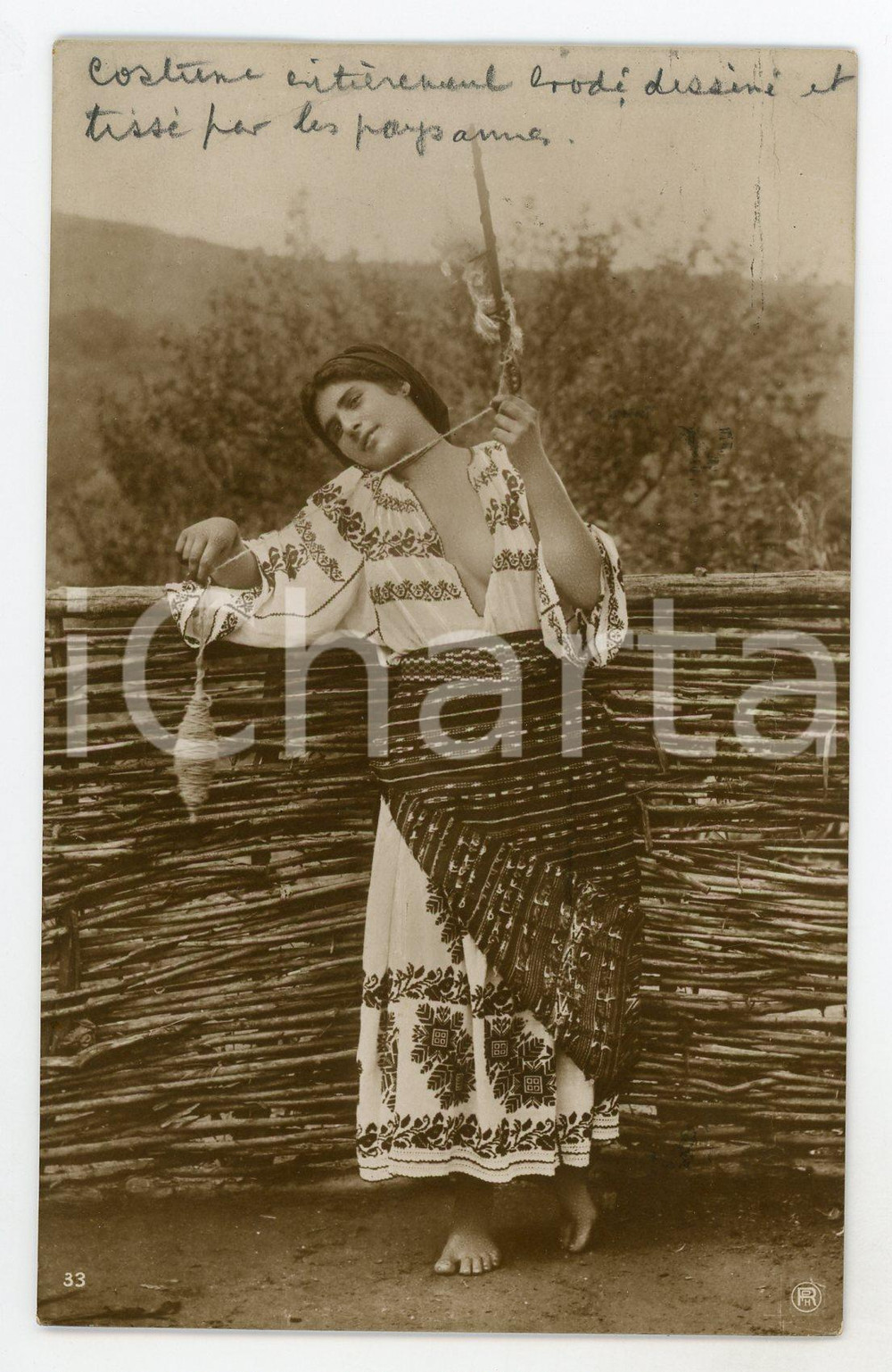 1924 COSTUMES ROMANIA Peasant woman in embroidered dress - Postcard Cartolina postale d'epoca, viaggiata (ma francobollo asportato e timbro sbiadito).CONDIZIONI: POOR (piegatura lungo il lato destro; increspatura al lato superiore)FORMATO: FP    originale e autentica 1