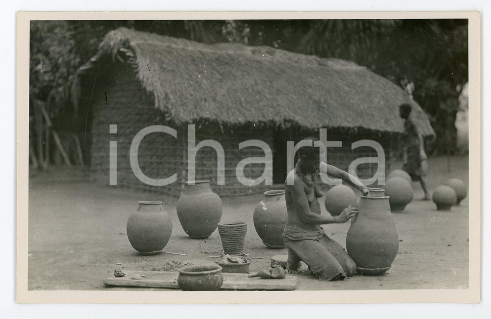 1930 ca C. ZAGOURSKI «L'Afrique qui disparaît» CONGO BELGE LUSAMBO, Poteries *18  Fotocartolina postale d'epoca, appartenente alla 1^serie &laquo;L'Afrique qui dispara&icirc;t&raquo; del fotografo Casimir Zagourski (L&eacute;opoldville).N&deg; 18, non viaggiata. GOOD/buono  Formato: 9x14 cm originale e autentica 1
