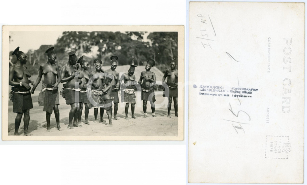 1930 ca C. ZAGOURSKI «L'Afrique qui disparaît» Femmes MANGBETU - Postcard 14x9  Fotografia seriale d'epoca, appartenente alla serie &laquo;L'Afrique qui dispara&icirc;t&raquo; del fotografo Casimir Zagourski (L&eacute;opoldville).CONDIZIONI: G FORMATO: 14x9 cm  originale e autentica 1