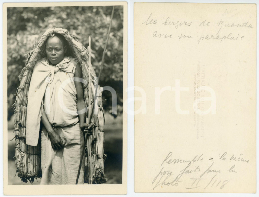 1930 ca C. ZAGOURSKI Â«L'Afrique qui disparaÃ®tÂ» RUANDA Un parapluie *Postcard  Fotocartolina postale d'epoca, appartenente alla 2^serie &laquo;L'Afrique qui dispara&icirc;t&raquo; del fotografo Casimir Zagourski (L&eacute;opoldville), non viaggiata.CONDIZIONI: GFORMATO: 9x14 cm     originale e autentica 1