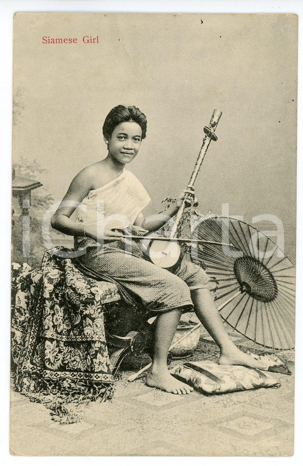 1920ca SIAM - THAILANDIA Siamese girl with typical music instruments Postcard FP Cartolina postale d'epoca, non viaggiata. CONDIZIONI: FAIRFORMATO: FP    originale e autentica 1