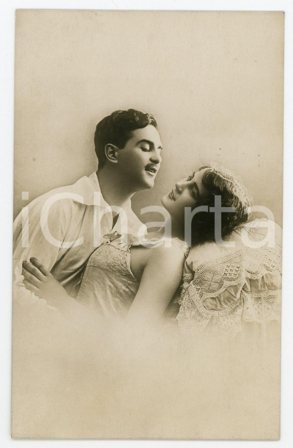 1910 ca COUPLE Romantic lovers in bed - Original postcard lingerie  Cartolina postale d'epoca, non viaggiata.CONDIZIONI: GFORMATO: FP    originale e autentica 1