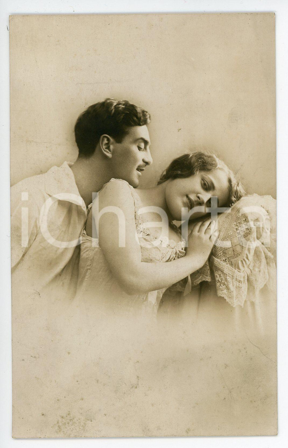 1910 ca COUPLE Two lovers in bed - Vintage postcard lingerie  Cartolina postale d'epoca, non viaggiata.CONDIZIONI: GFORMATO: FP    originale e autentica 1
