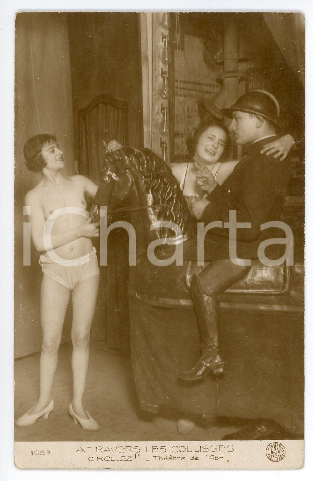 1920 ca VINTAGE EROTIC PARIS Théâtre de l'Abri - Danseuses et soldat RPPC risque  Cartolina postale d'epoca, non viaggiata.Serie "A travers les coulisses" - Cartolina "Circulez!"CONDIZIONI: GFORMATO: FP    originale e autentica 1
