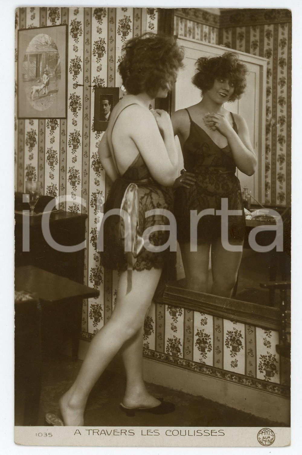 1920 ca VINTAGE EROTIC PARIS A travers les coulisses - Woman in lingerie RPPC  Cartolina postale d'epoca, non viaggiata.Serie "A travers les coulisses", dedicata a ballerine e soubrette di Parigi.CONDIZIONI: GFORMATO: FP    originale e autentica 1