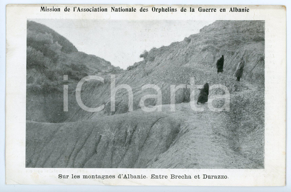1930 ca ALBANIE Sur les montagnes entre BRECHA et DURAZZO Carte postale FP NV  Cartolina postale d'epoca, non viaggiata.EDITORE: Mission de l'Association Nationale des Orphelins de la Guerre en Albanie. POOR/danneggiato Lievi smussature agli angoli, strappo al margine inferiore, stampata su carta sottile. Formato: FP originale e autentica 1