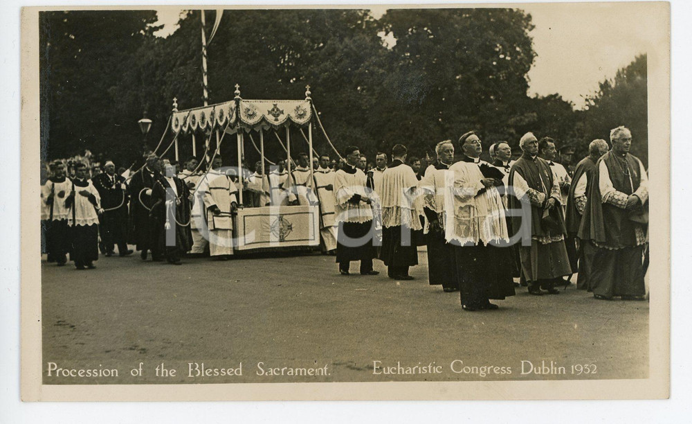 1932 DUBLIN Eucharistic Congress - Procession of Blessed Sacrament - Postcard  Cartolina postale d'epoca, non viaggiata. GOOD/buono Lievi smussature agli angoli Formato: FP originale e autentica 1